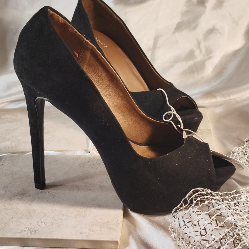 Xhilaration Liora Open Toe Heels/ Size: 6.5 /Black
